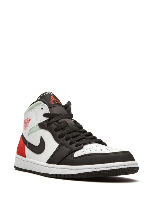 15786504_28873742_1000-1.jpg Jordan Jordan 1 Mid SE sneakers