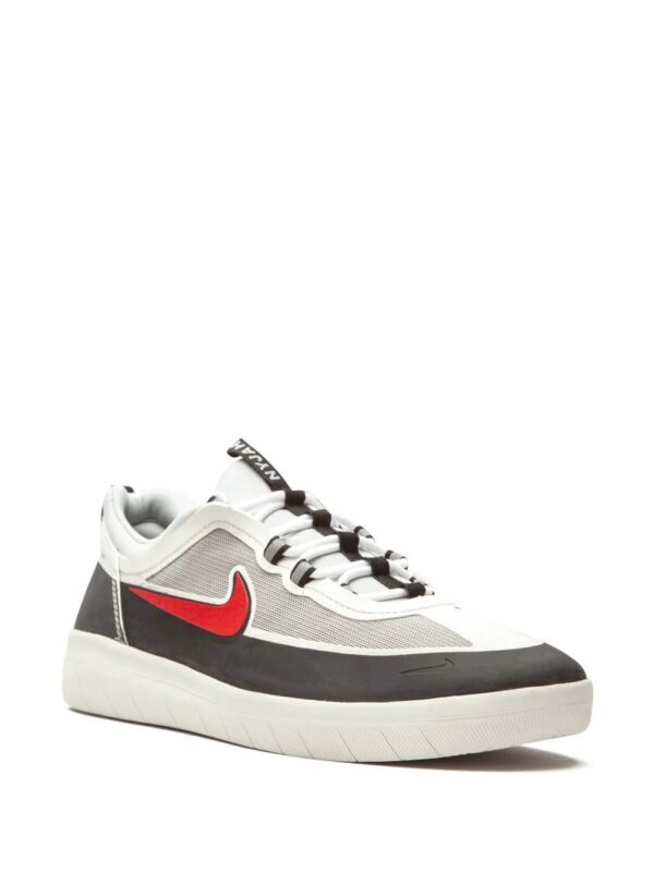 15927075_40966217_1000-1.jpg Nike Nyjah Free 2.0 SB sneakers "Spiridon"