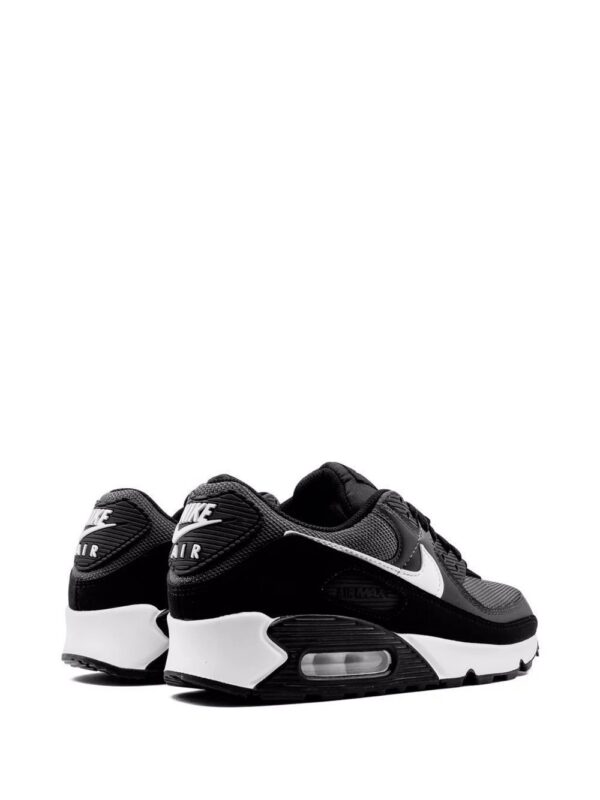 15948727_35825427_1000.jpg Nike Air Max 90 low-top sneakers