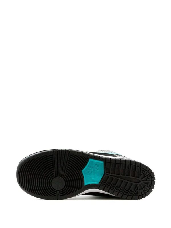 16074804_30563911_1000-1.jpg Nike SB Dunk Low Pro sneakers