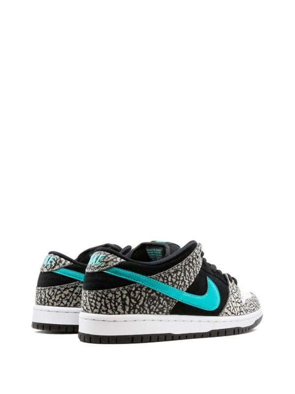 16074804_30563912_1000-1.jpg Nike SB Dunk Low Pro sneakers