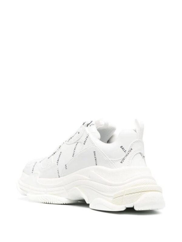 16114682_31978662_1000.jpg Balenciaga Triple S low-top sneakers