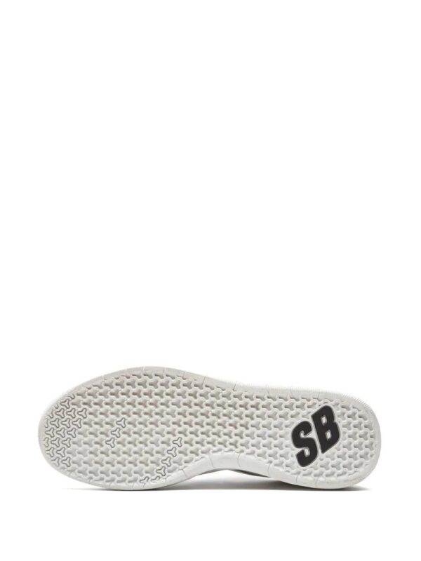 16124094_40804147_1000-1.jpg Nike SB Nyjah Free 2.0 sneakers