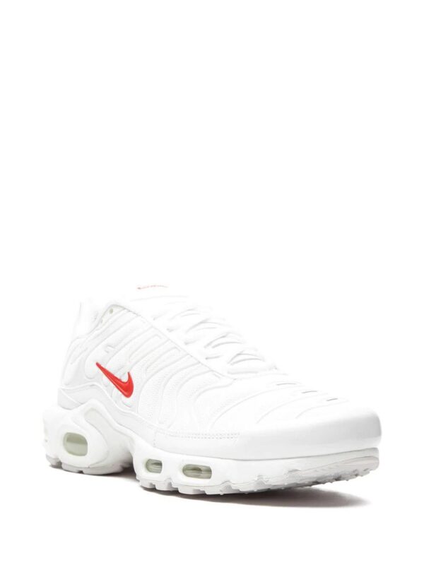 16148623_30570636_1000-1.jpg Nike x Supreme Air Max Plus sneakers