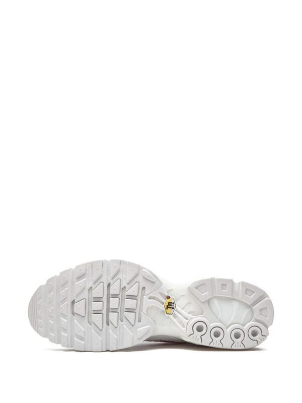 16148623_30570637_1000-1.jpg Nike x Supreme Air Max Plus sneakers