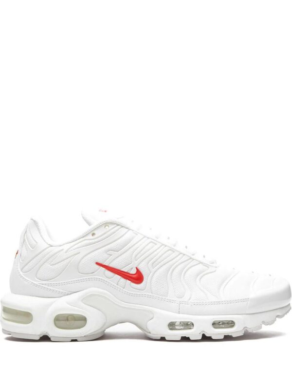 16148623_30572640_1000-1.jpg Nike x Supreme Air Max Plus sneakers
