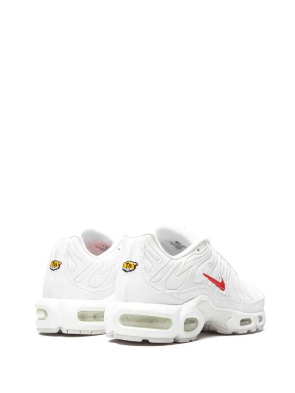 16148623_30572642_1000-1.jpg Nike x Supreme Air Max Plus sneakers