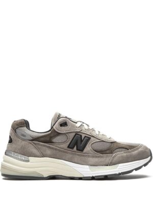 16163751_30753293_1000.jpg New Balance M992J2 low-top sneakers