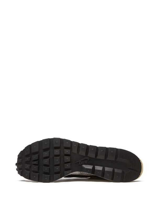 16271214_31103498_1000-1.jpg Nike VaporWaffle sneakers