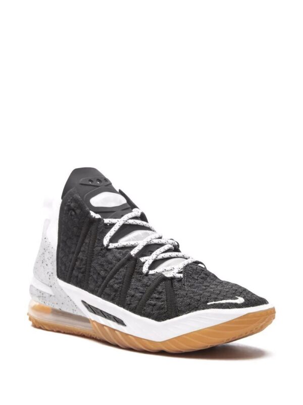 16843429_35838648_1000-1.jpg Nike LeBron 18 high-top sneakers