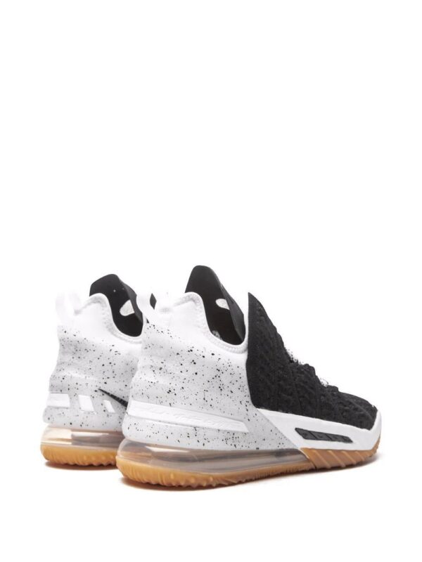 16843429_35839400_1000-1.jpg Nike LeBron 18 high-top sneakers