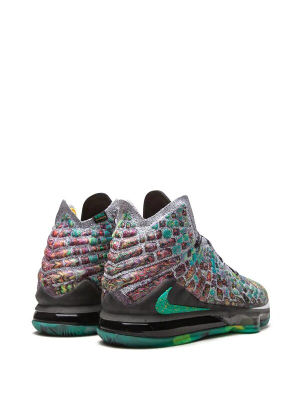 16849149_33505979_1000-1.jpg Nike Lebron 17 high-top sneakers