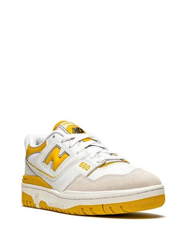 16861913_33531337_1000_6f2ee016-cc37-4883-87bd-353d348af7fb-1.jpg New Balance 550 low-top sneakers