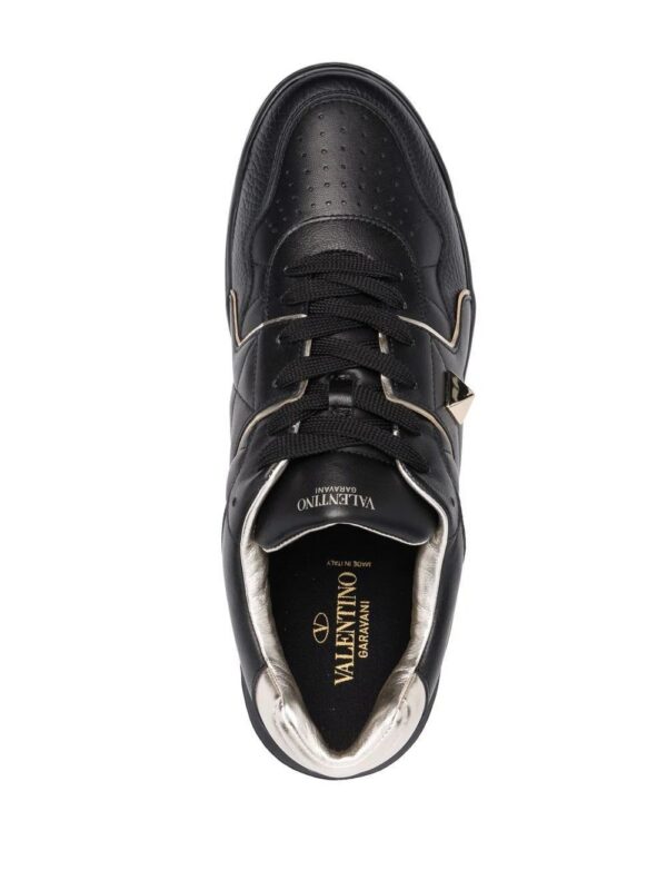 16932525_35828326_1000.jpg Valentino Garavani One Stud low-top sneakers