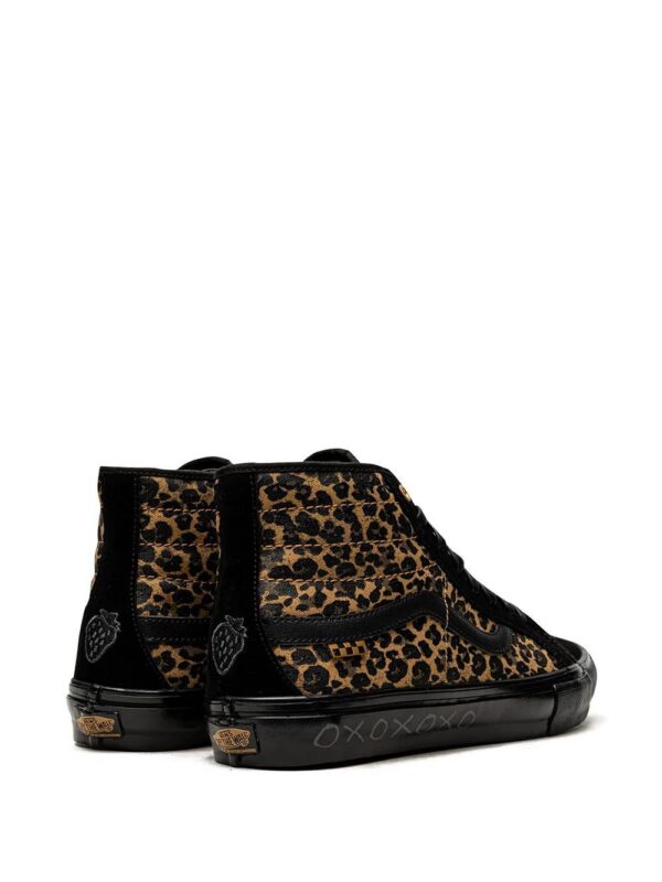 17037222_34218285_1000.jpg Vans SK8 Hi sneakers