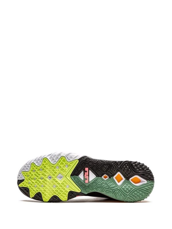 17139864_34949816_1000-1.jpg Nike x Space Jam LeBron XVIII Low sneakers