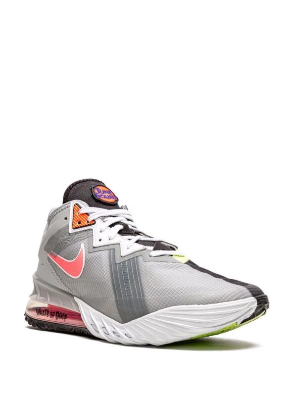 17139864_34950482_1000-1.jpg Nike x Space Jam LeBron XVIII Low sneakers