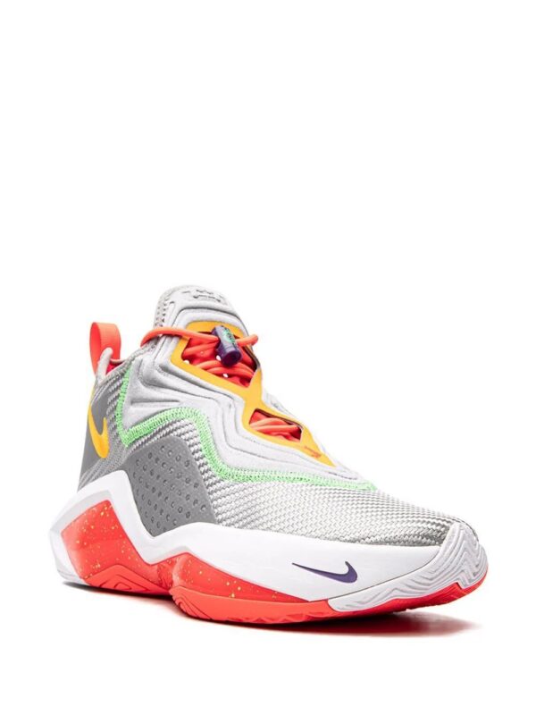 17222002_35022551_1000-1.jpg Nike LeBron Soldier 14 high-top sneakers