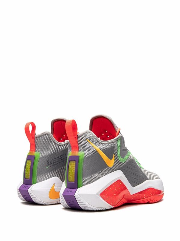 17222002_35022556_1000-1.jpg Nike LeBron Soldier 14 high-top sneakers