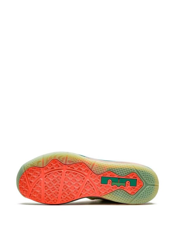 17240763_35305255_1000.jpg Nike Lebron 9 Low sneakers
