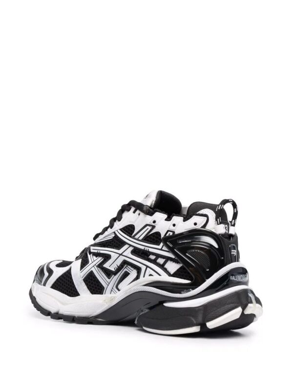 17334623_37523723_1000-1.jpg Balenciaga Runner two-tone sneakers
