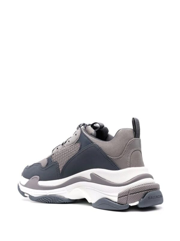 17337061_36596716_1000.jpg Balenciaga Triple S low-top sneakers