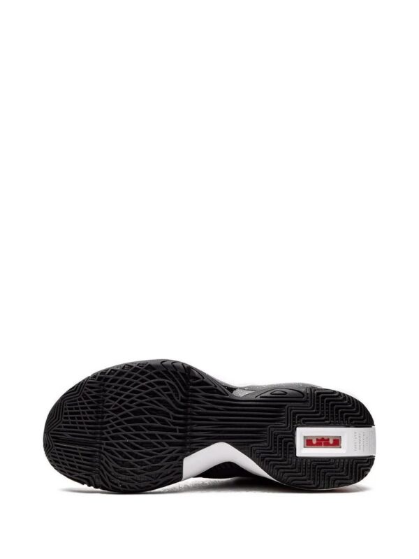Nike  Lebron Soldier XIV sneakers