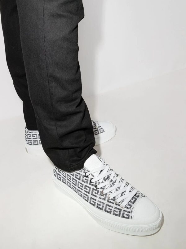 17536437_38187639_1000-1.jpg Givenchy City 4G-monogram low-top trainers