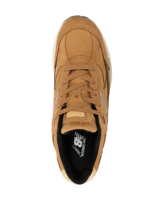 17543882_42797084_1000.jpg New Balance low-top sneakers