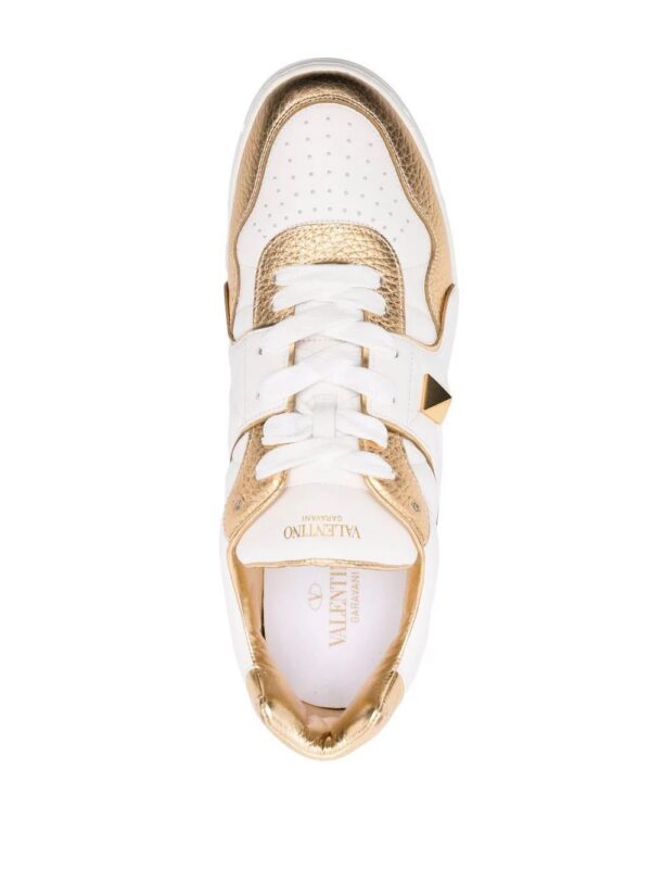 17559951_36478484_1000.jpg Valentino Garavani One Stud low-top sneakers
