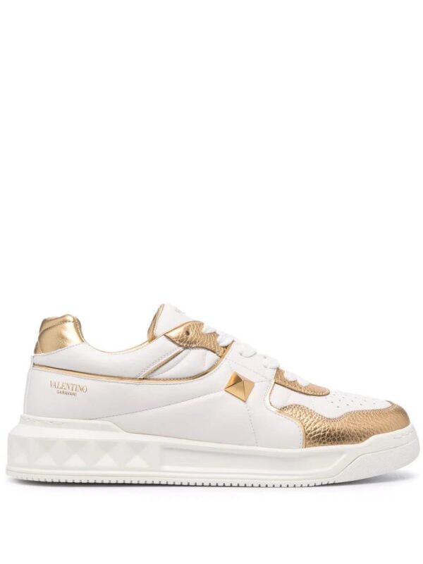 17559951_36520609_1000.jpg Valentino Garavani One Stud low-top sneakers