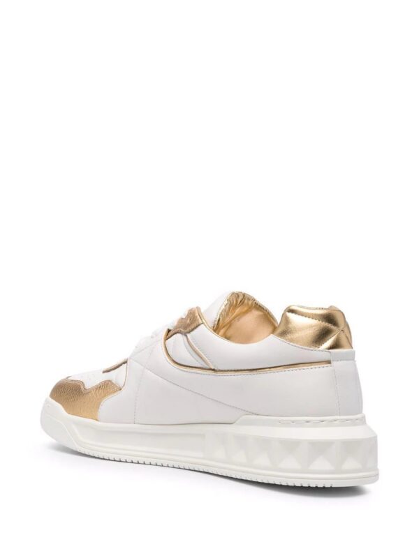 17559951_36521213_1000.jpg Valentino Garavani One Stud low-top sneakers