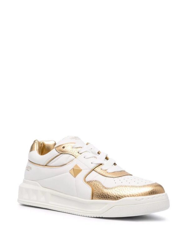 17559951_36521215_1000.jpg Valentino Garavani One Stud low-top sneakers