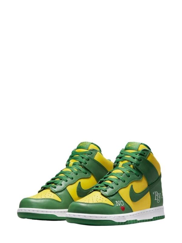 17606588_40094140_1000-1.jpg Nike x Supreme SB Dunk High sneakers