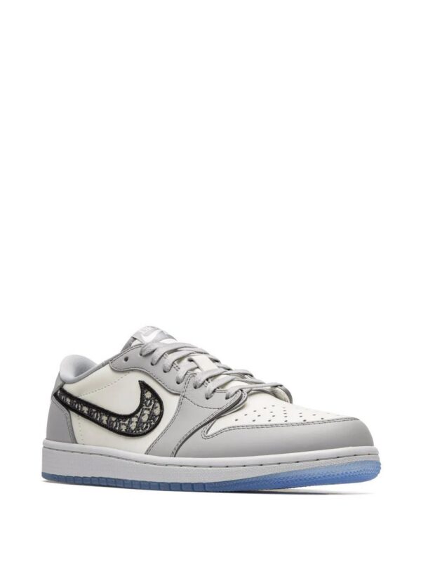 17635980_36824774_1000-1.jpg Jordan x Dior Air Jordan 1 Low sneakers