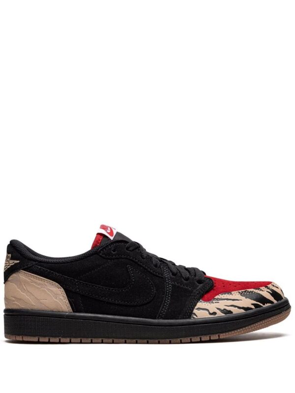 17637296_37959848_1000-1.jpg Jordan x Solefly Air Jordan 1 Low "Carnivore" sneakers