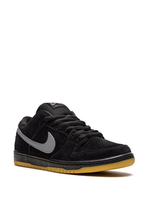 17666805_36956403_1000-1.jpg Nike SB Dunk Low Pro sneakers