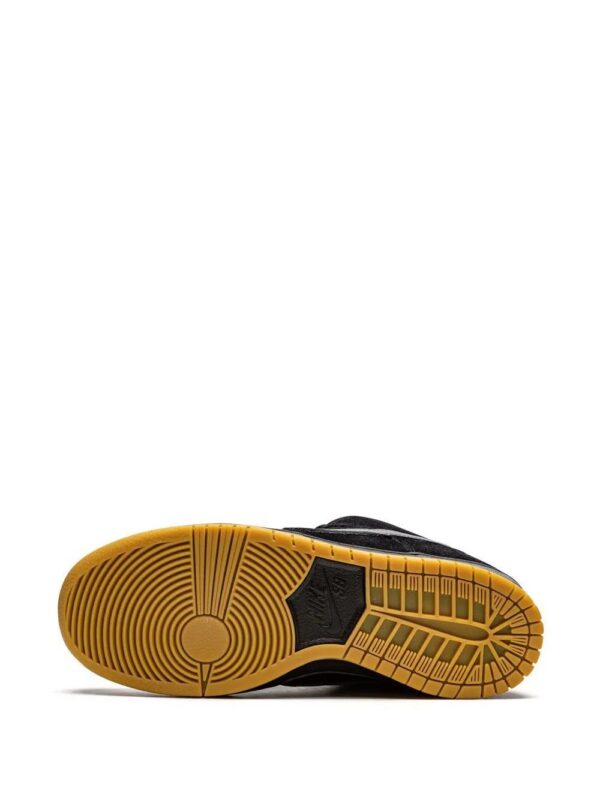 17666805_36957272_1000-1.jpg Nike SB Dunk Low Pro sneakers