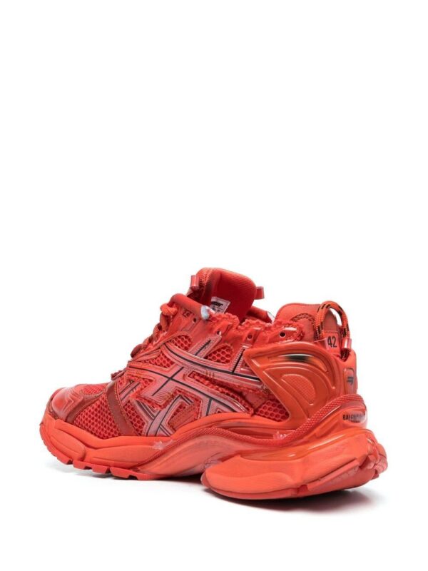 17731430_39160028_1000.jpg Balenciaga Monocolour Runner low-top sneakers