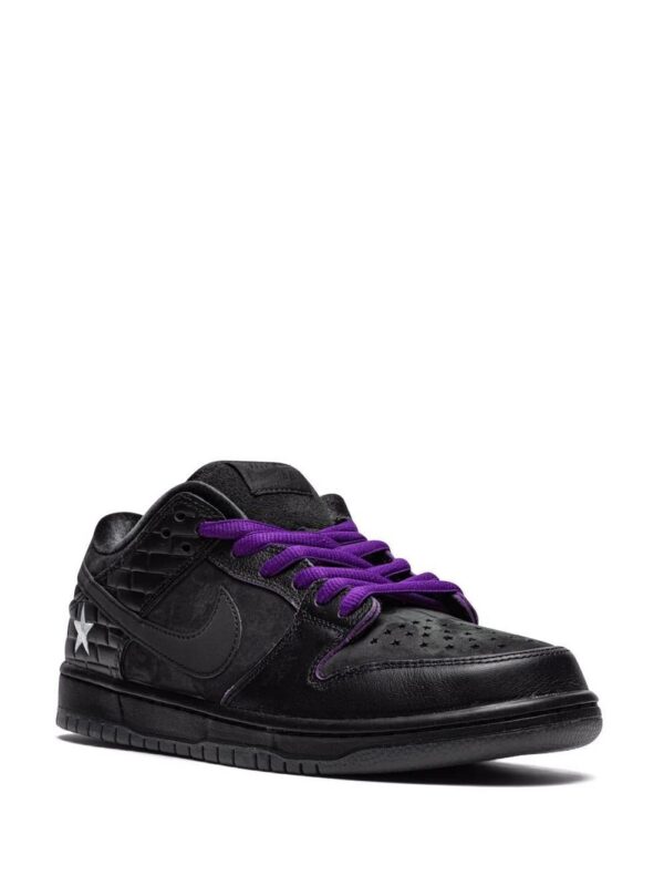 17770201_37377881_1000-1.jpg Nike x Familia Skateshop x First Avenue SB Dunk Low sneakers