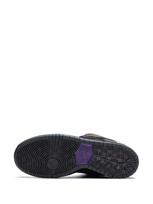 17770201_37377882_1000-1.jpg Nike x Familia Skateshop x First Avenue SB Dunk Low sneakers