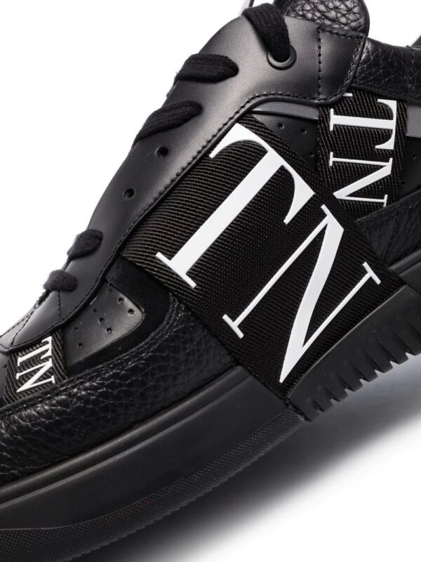 17784019_39478837_1000.jpg Valentino Garavani VL7N low-top sneakers