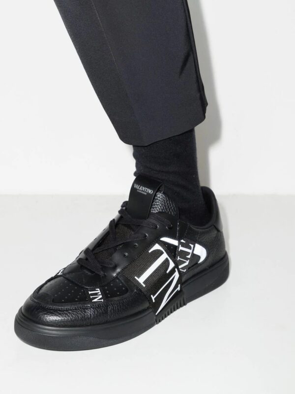 17784019_39479896_1000.jpg Valentino Garavani VL7N low-top sneakers