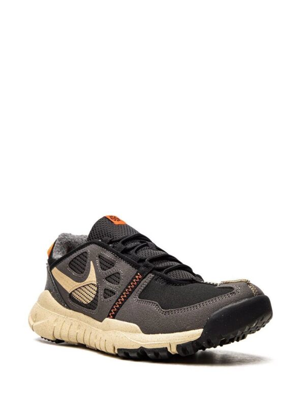 17784174_37403718_1000-1.jpg Nike Free Terra Vista low-top sneakers