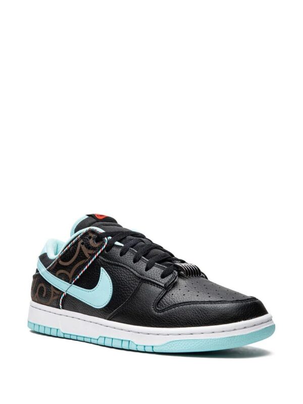 17885247_40475734_1000-1.jpg Nike Dunk Low "Barbershop" sneakers
