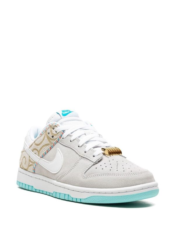 17893648_40478210_1000-1.jpg Nike Dunk Low "Barbershop" sneakers