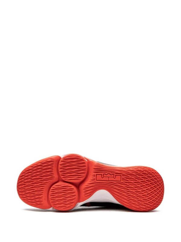 17919537_37820019_1000.jpg Nike LeBron Witness V sneakers