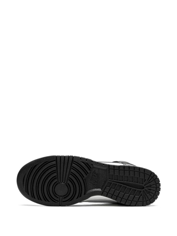 17943079_38224012_1000.jpg Nike Dunk High Retro sneakers