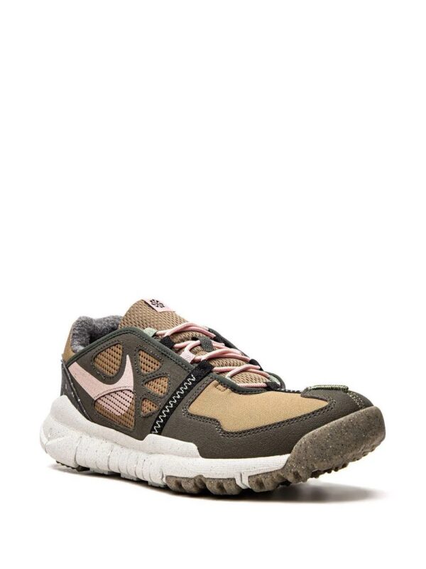 18053425_38199425_1000-1.jpg Nike Free Terra Vista low-top sneakers