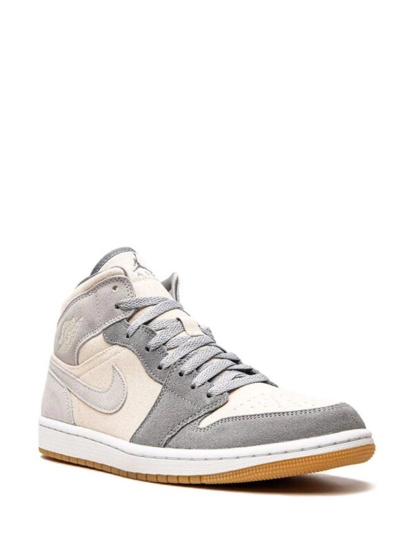 18093808_38463626_1000.jpg Jordan Air Jordan 1 Mid SE sneakers